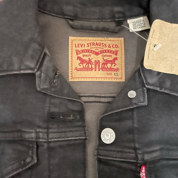 (Final Price Reduction!)NWT Levi Strauss and Co Faded Denim Jacket - Picture 2 of 7